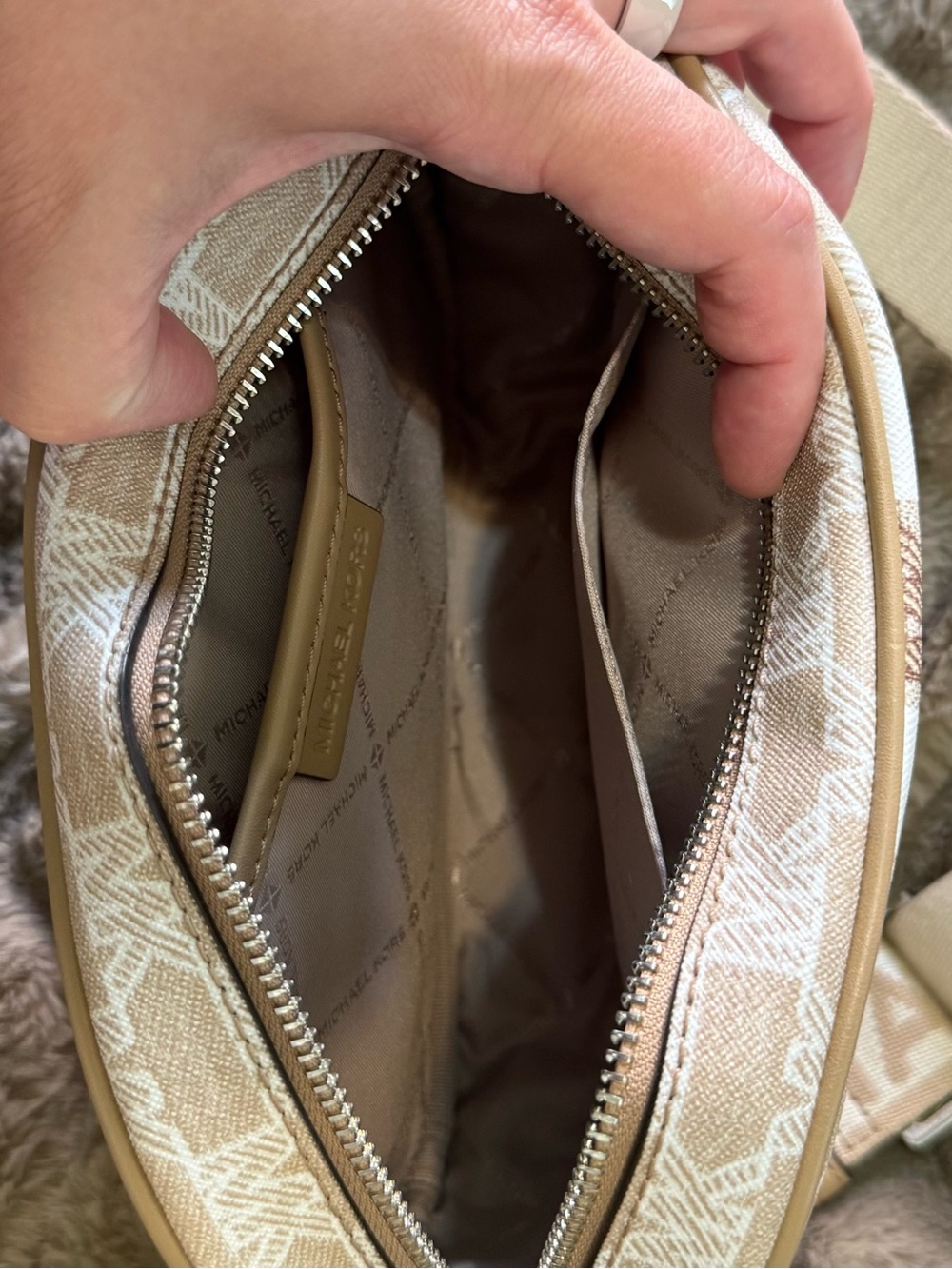 Michael Kors Cream and Tan Signature Crossbody Bag - Picture 3 of 4